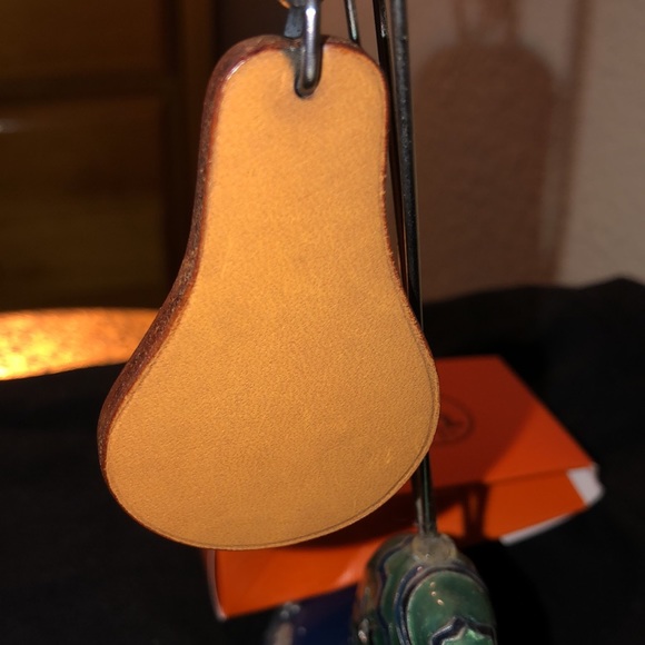 Hermès leather pair purse charm & Hermes box - Picture 13 of 13